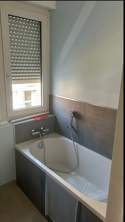 Maison à Marcq-en-Barœul, 125 m² — Baignoire et faïence grand format posées