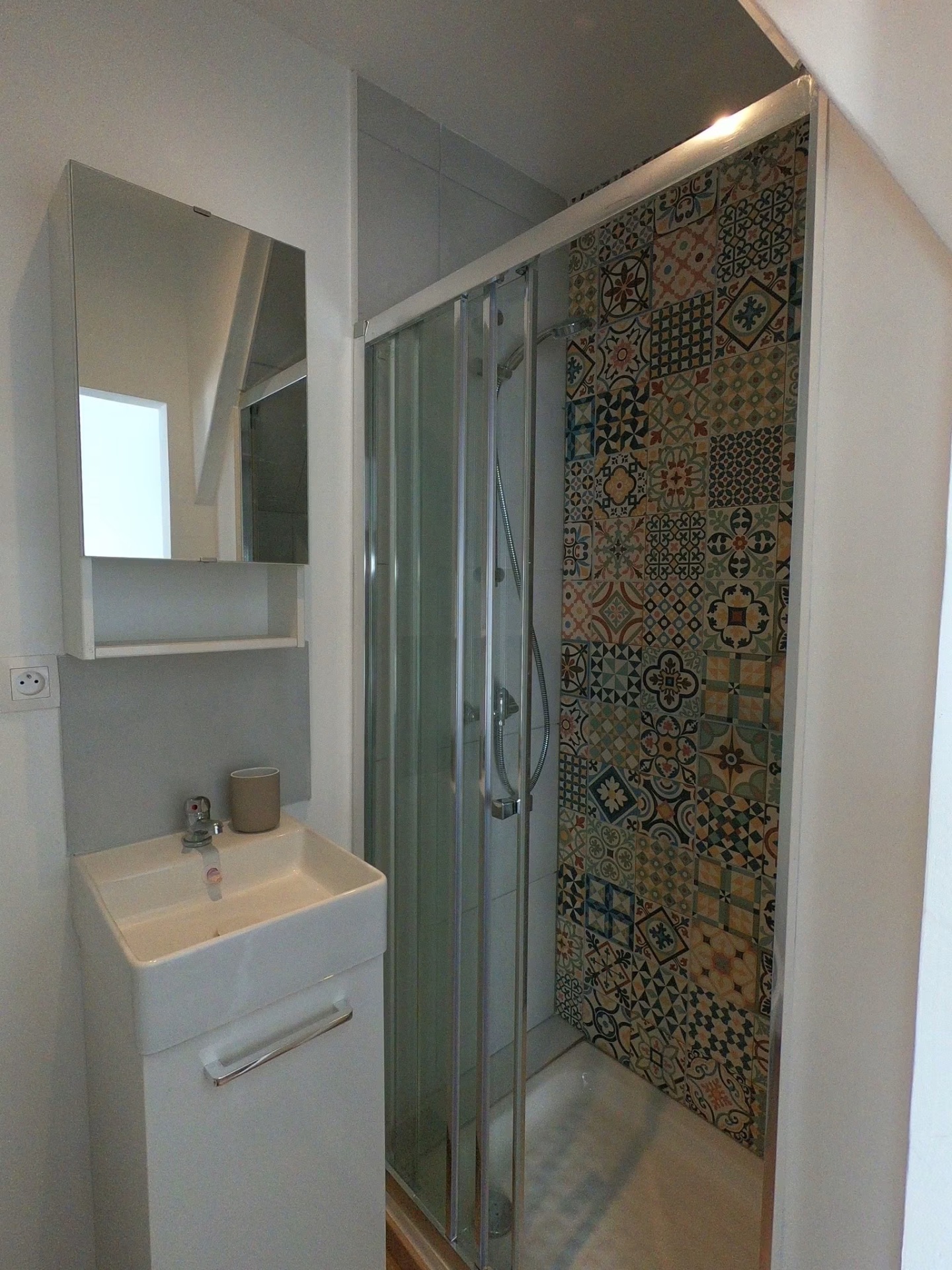 Maison de 130 m², rénovation complète — Salle d'eau sous combles optimisée
